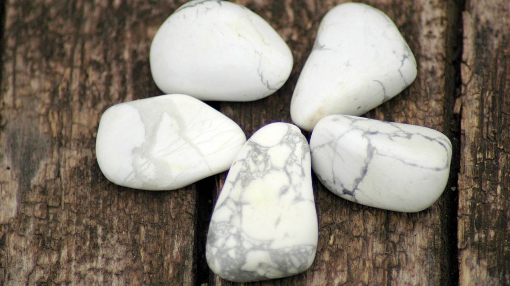 piedra howlita piedra sodalita piedras preciosas para la ansiedad